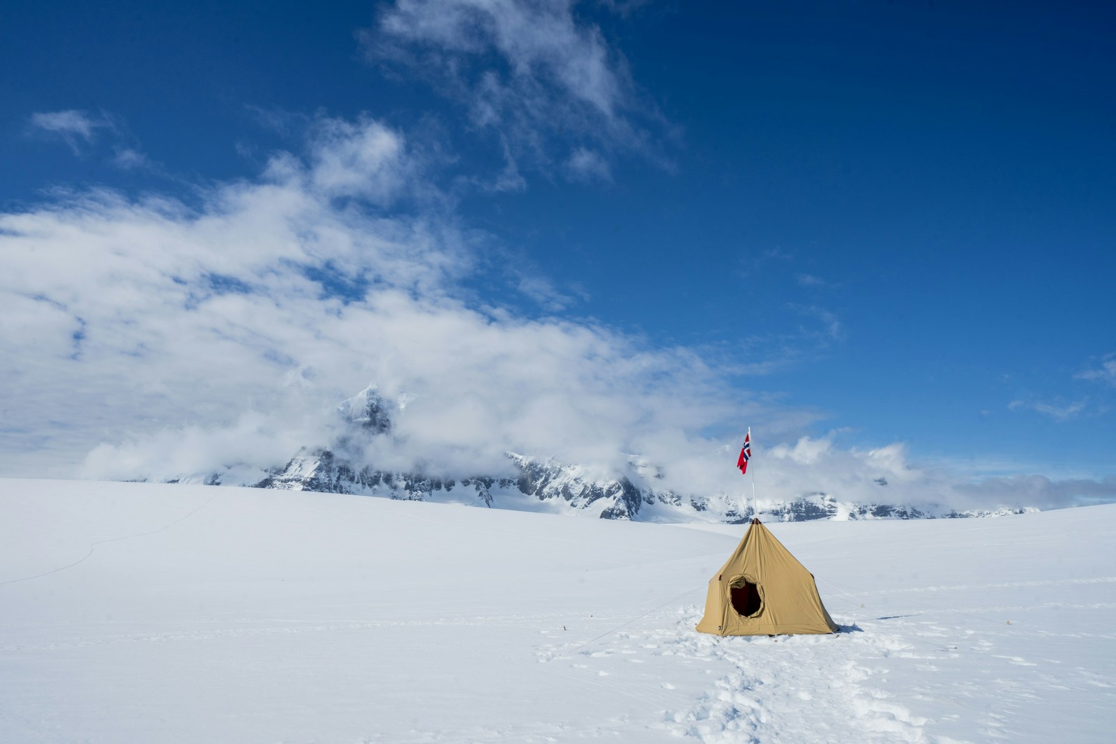 Roald Amundsen’s Race to the South Pole: A Triumph of Polar Exploration